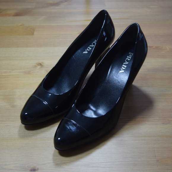PRADA Black Patent Leather Classic Pumps 37.5 7.5 - Picture 1 of 10